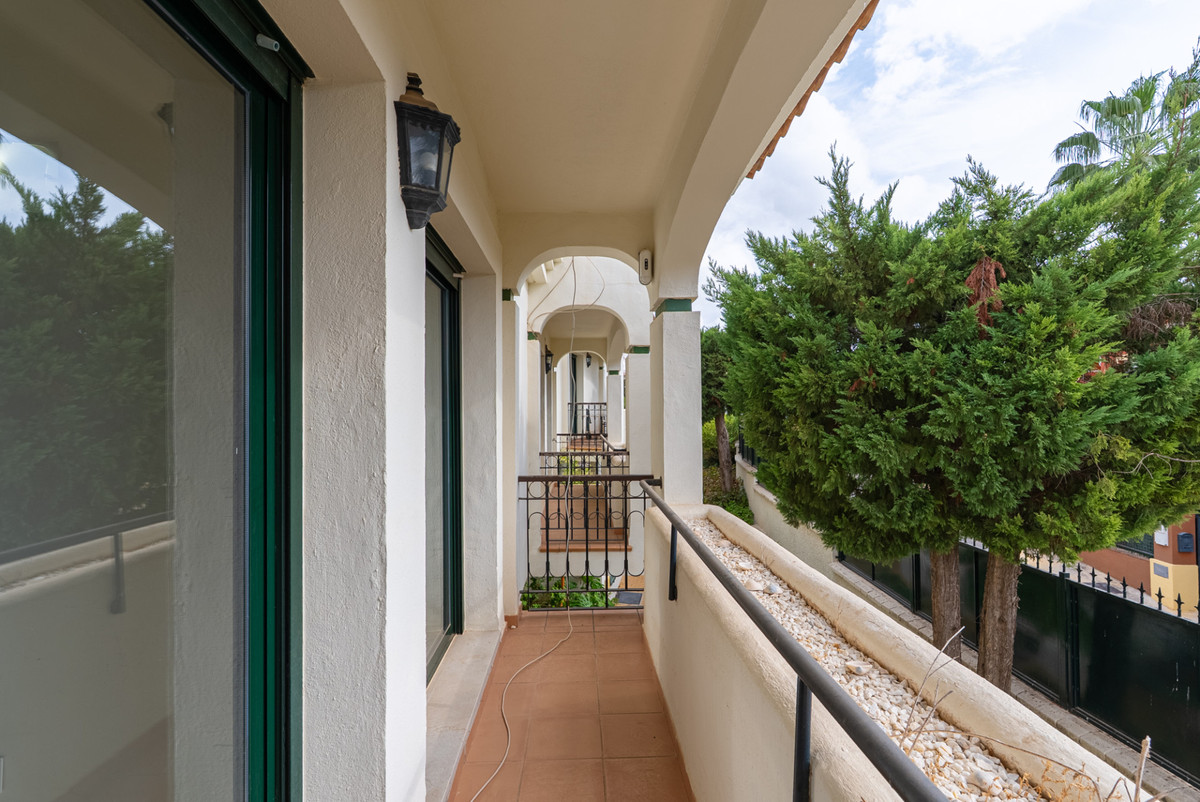 Casa Adosada de 4 Dormitorios y 4 Baños en venta en Estepona