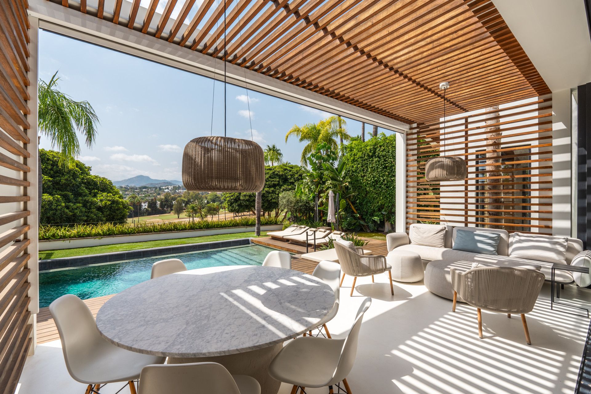 Casa de 5 Dormitorios y 7 Baños en venta en Nueva Andalucía, Marbella
