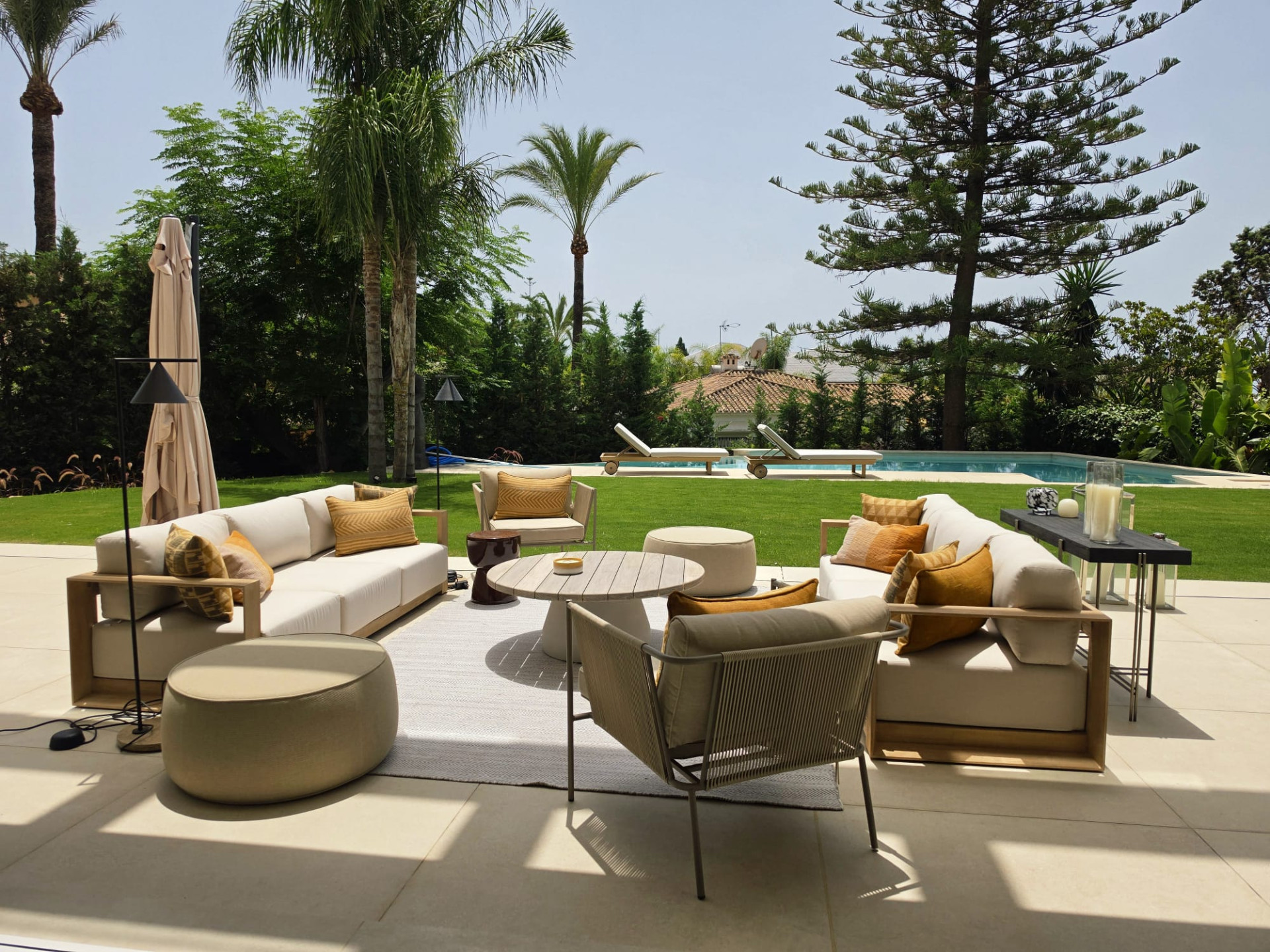 Casa de 5 Dormitorios y 6 Baños en venta en Los Monteros, Marbella