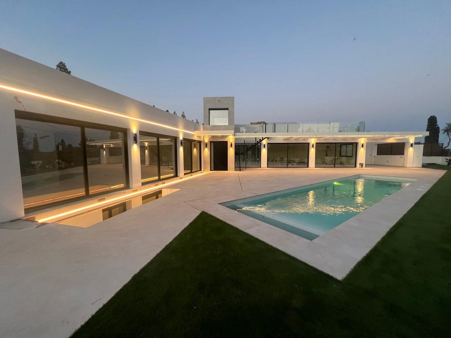Casa de 5 Dormitorios y 5 Baños en venta en Las Lagunas de Mijas