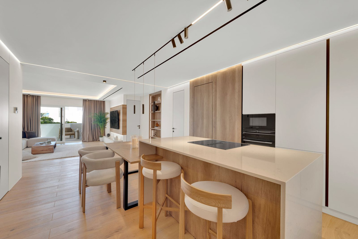 Piso de 3 Dormitorios y 3 Baños en venta en Nagüeles, Marbella
