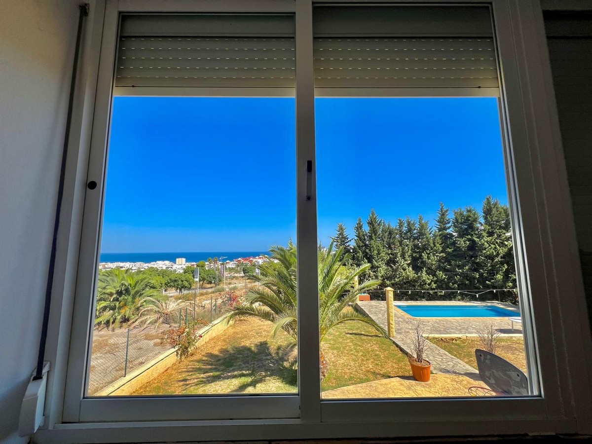 Casa de 6 Dormitorios en venta en Estepona