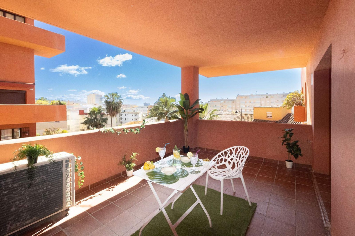 Piso de 2 Dormitorios en venta en Estepona