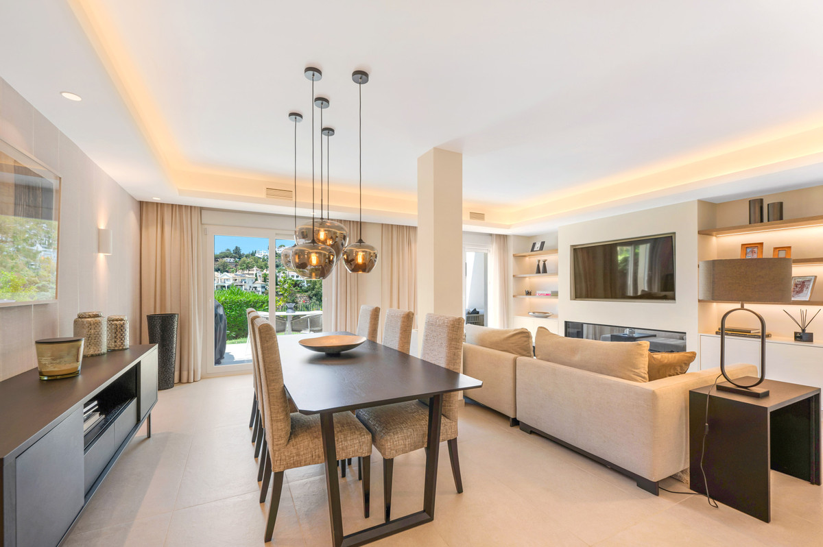 Casa Adosada de 3 Dormitorios en venta en La Quinta, Benahavís