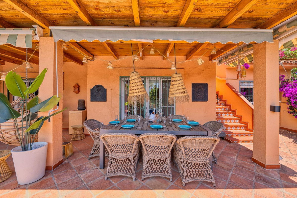 3 Bed, 2 Bath - Villa for Sale in El Rosario, Marbella