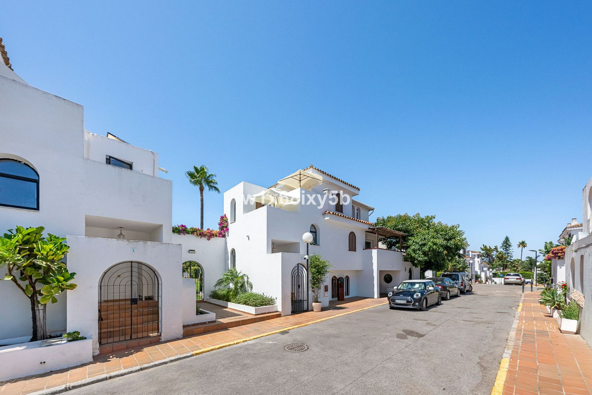 Casa Adosada de 2 Dormitorios y 2 Baños en venta en Cancelada