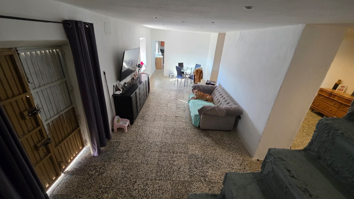 Finca de 5 Dormitorios y 3 Baños en venta en Pizarra
