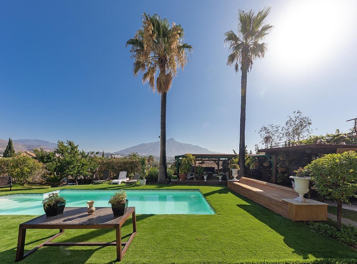 Casa de 7 Dormitorios y 6 Baños en venta en Nueva Andalucía, Marbella