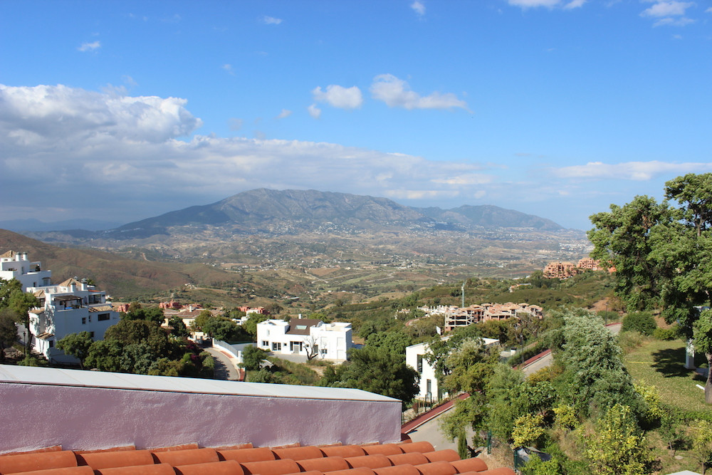 Casa de 6 Dormitorios y 8 Baños en venta en La Mairena, Marbella