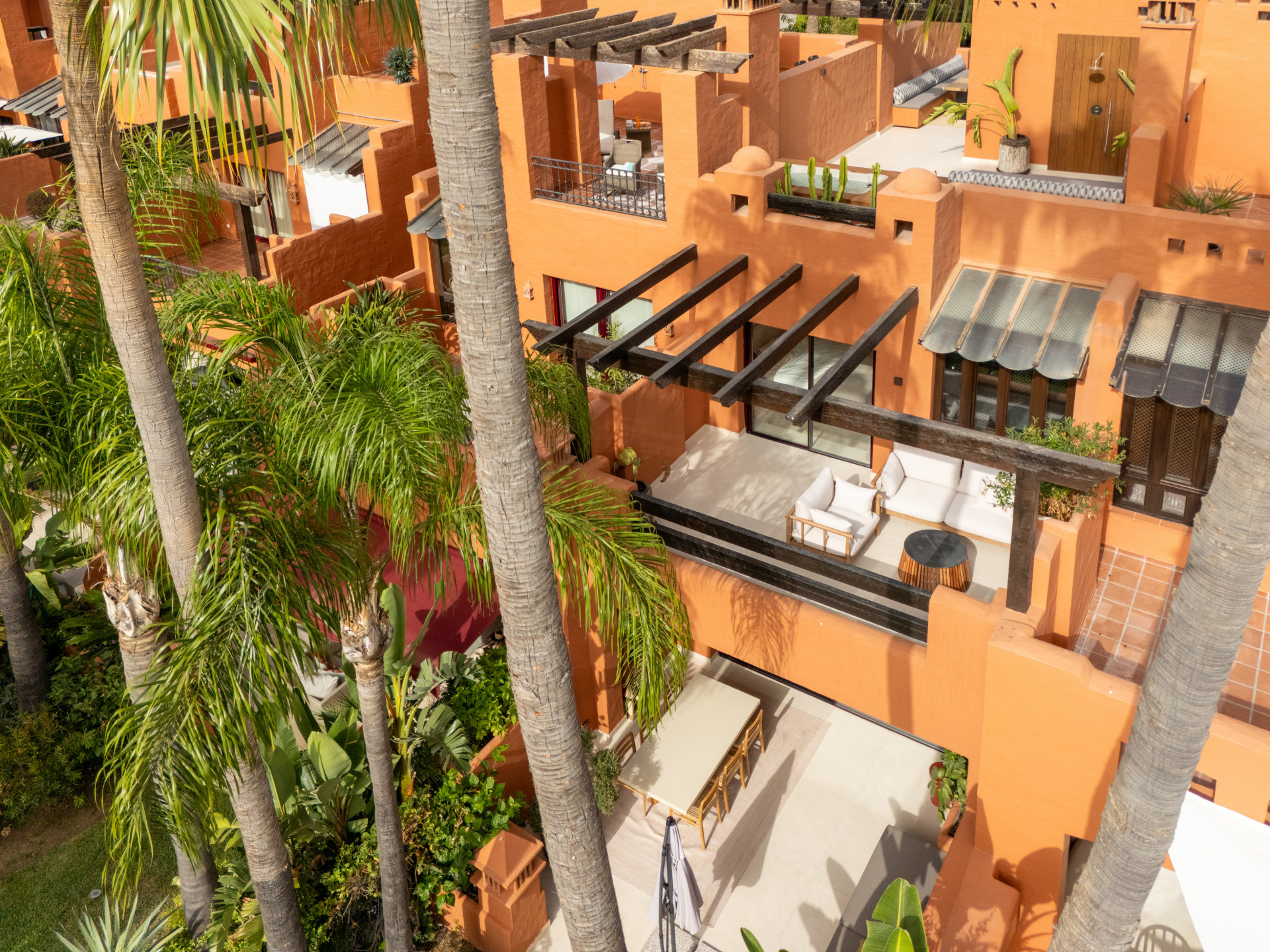 Casa Adosada de 4 Dormitorios y 3 Baños en venta en Milla de Oro, Marbella
