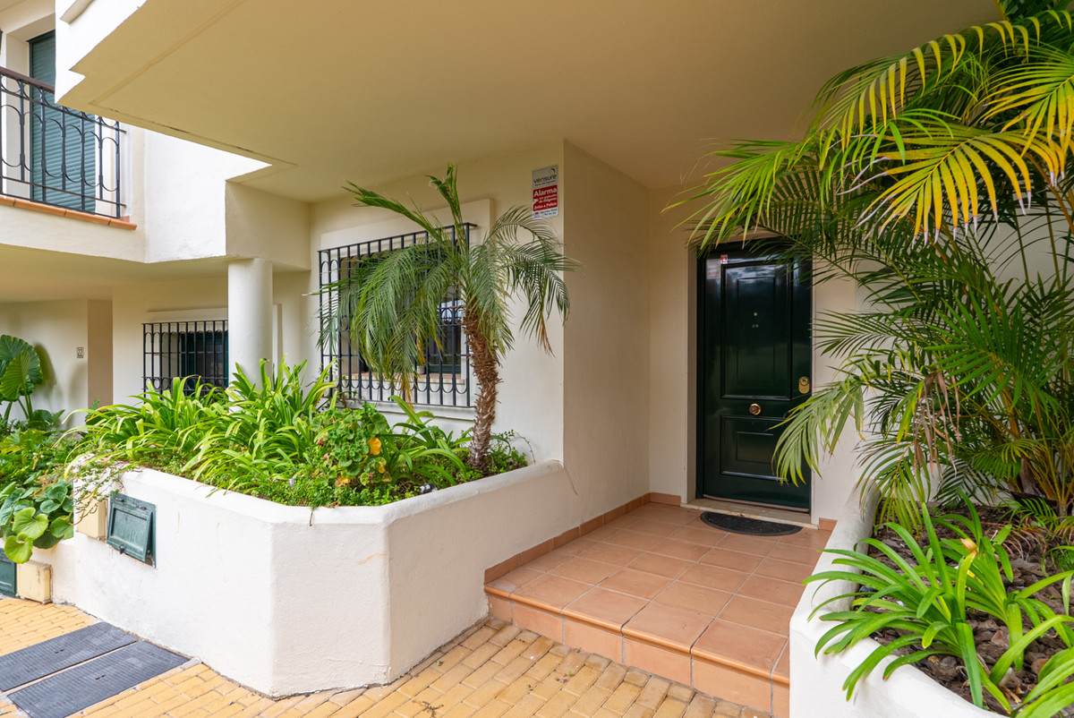 Casa Adosada de 4 Dormitorios y 4 Baños en venta en Estepona