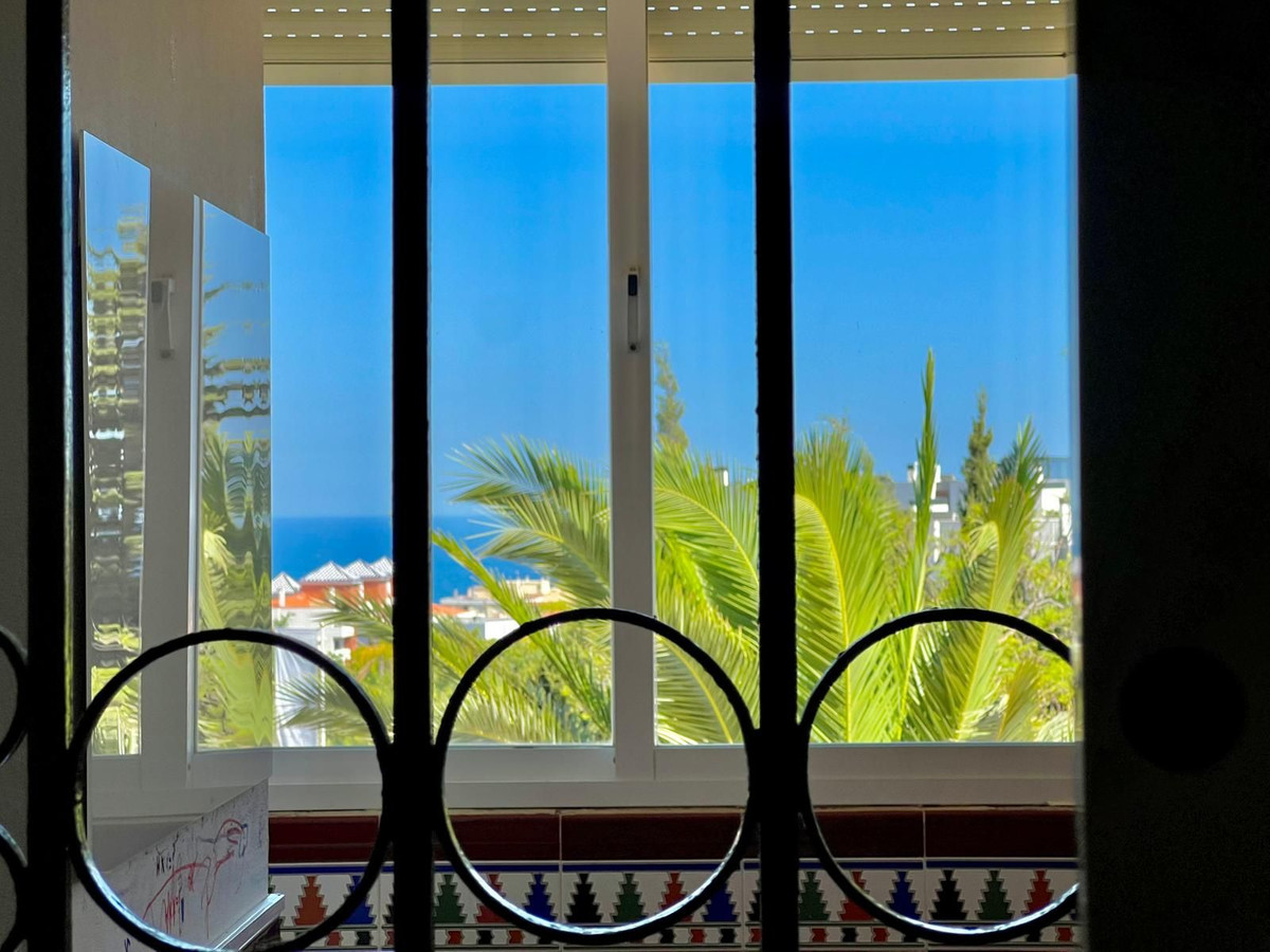 Casa de 6 Dormitorios en venta en Estepona