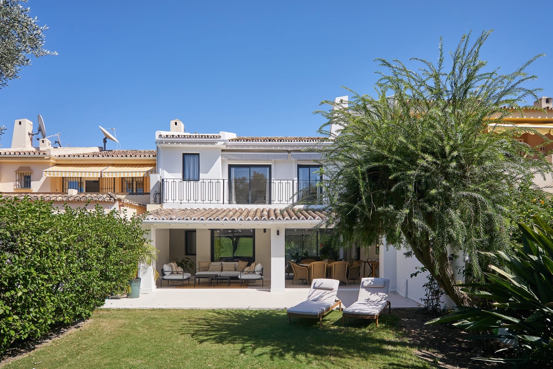 Casa Adosada de 4 Dormitorios y 4 Baños en venta en Nueva Andalucía, Marbella