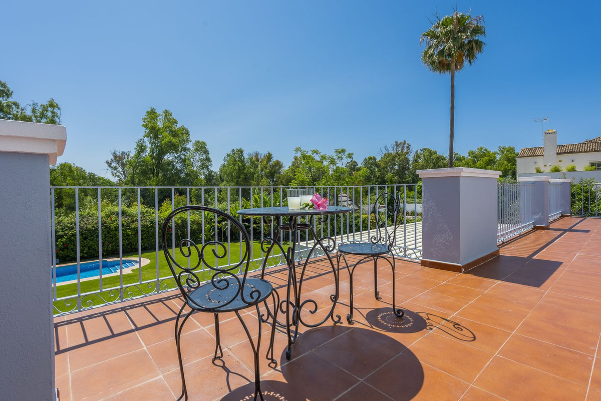 Casa de 4 Dormitorios y 4 Baños en alquiler en Guadalmina Baja, San Pedro de Alcántara