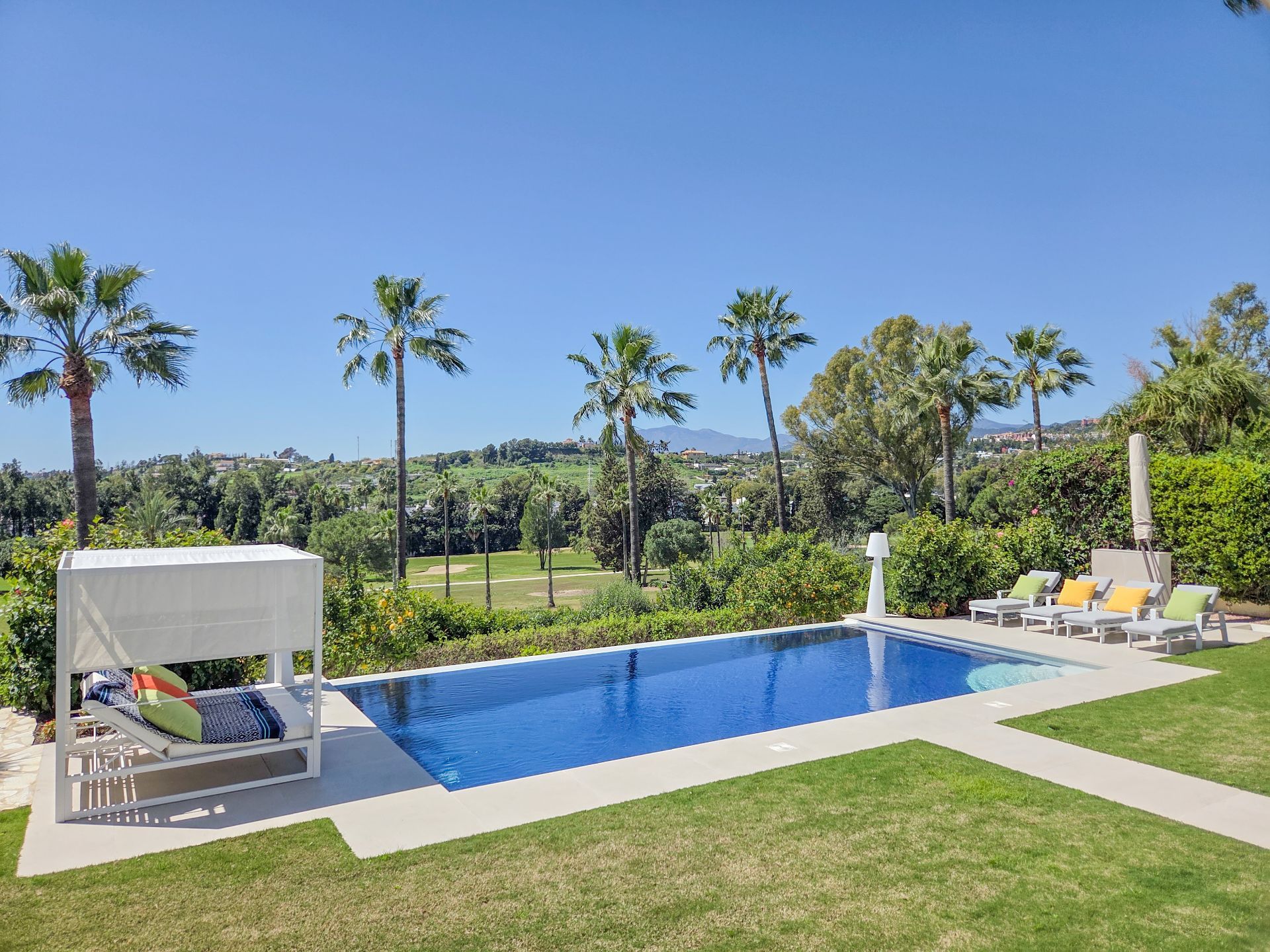 Casa de 5 Dormitorios en venta en Nueva Andalucía, Marbella