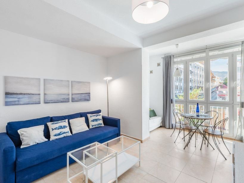 Piso de 2 Dormitorios en venta en Arroyo de la Miel, Benalmádena