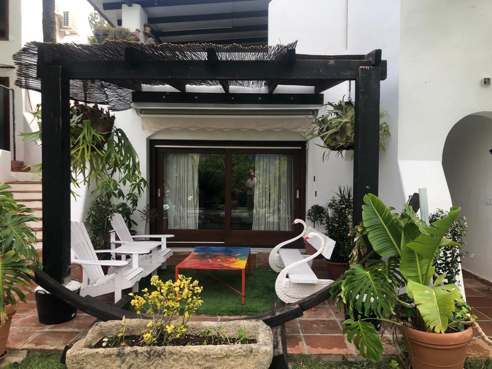 Casa de 7 Dormitorios y 6 Baños en venta en Nueva Andalucía, Marbella