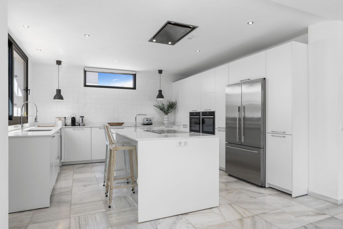 Casa de 6 Dormitorios en venta en Nueva Andalucía, Marbella