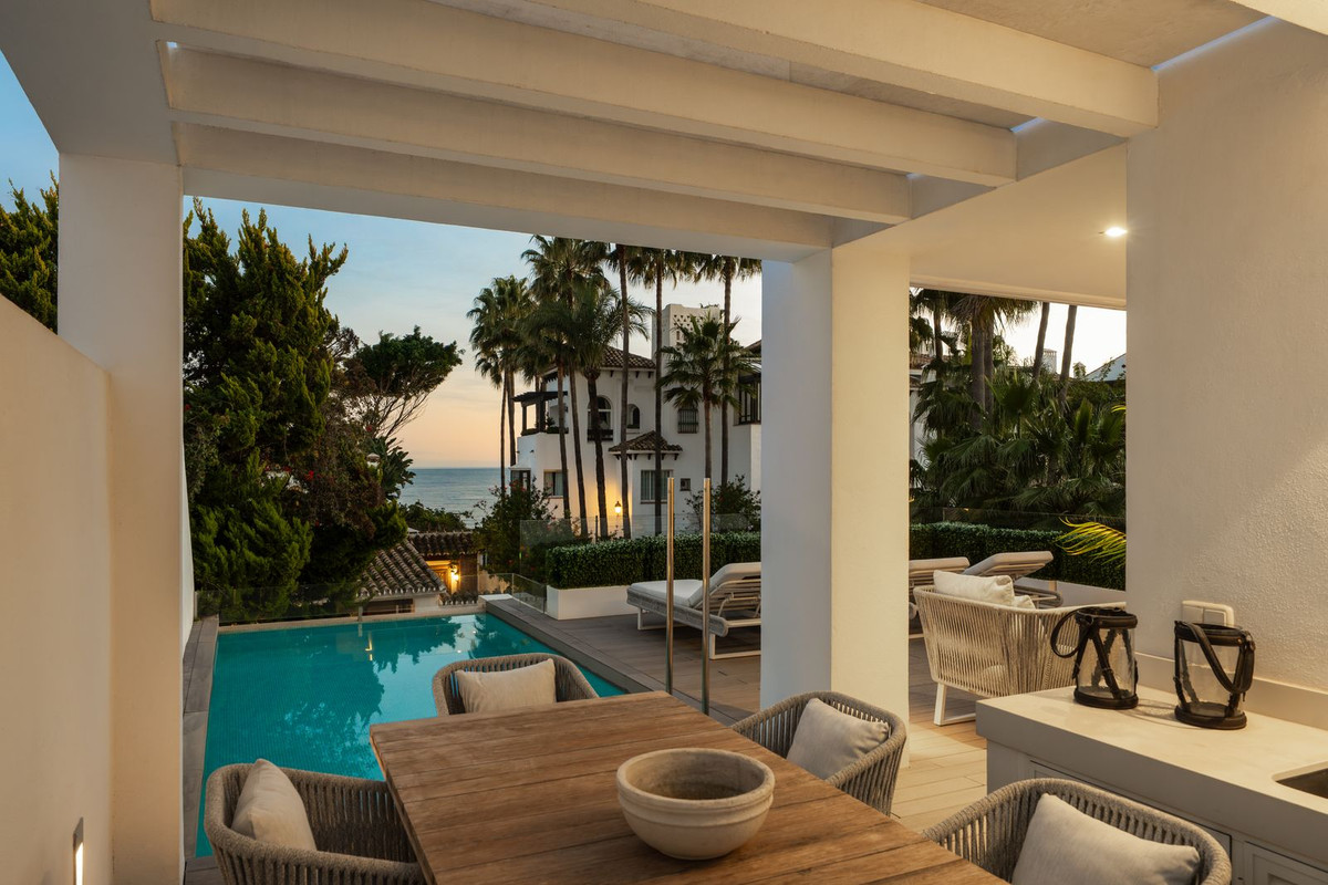 Casa de 4 Dormitorios y 4 Baños en venta en Milla de Oro, Marbella