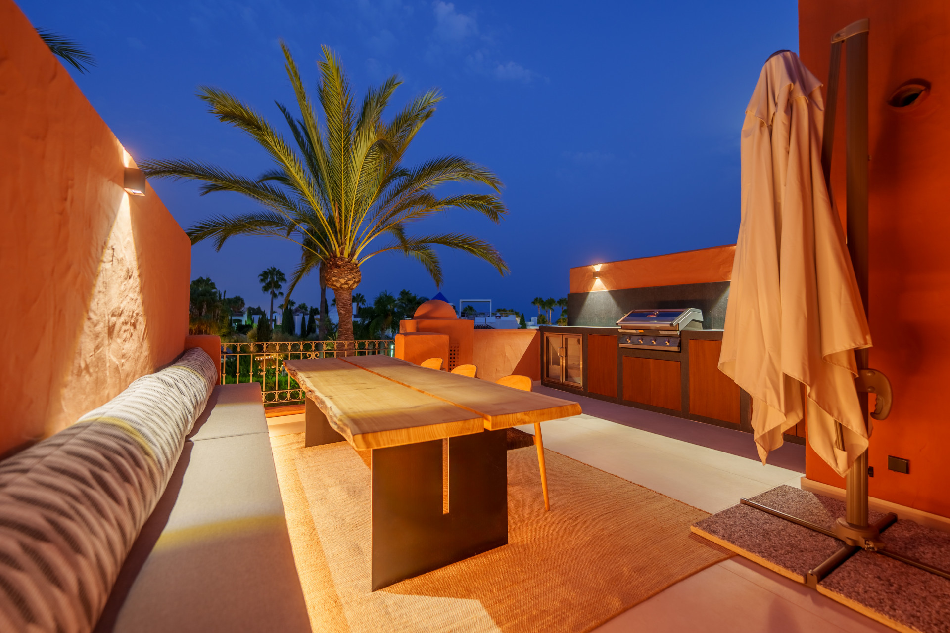 Casa Adosada de 4 Dormitorios y 3 Baños en venta en Milla de Oro, Marbella