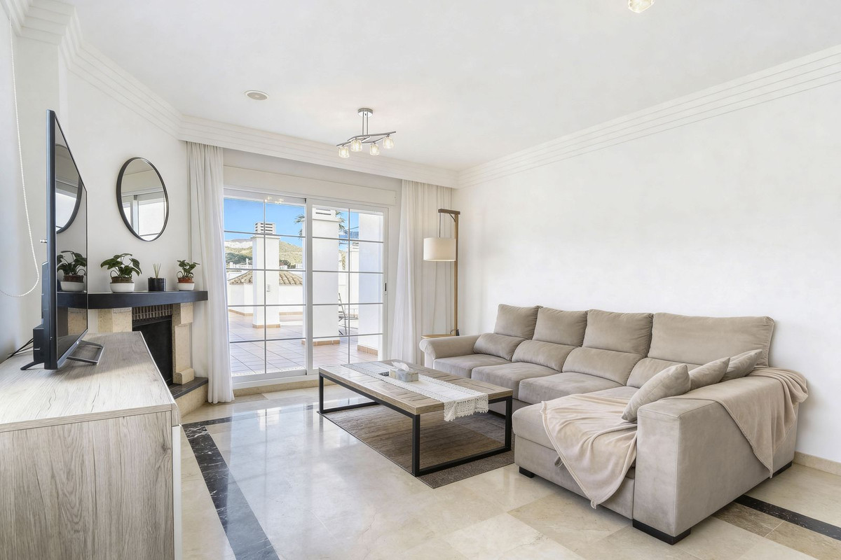 Piso de 3 Dormitorios y 2 Baños en venta en Río Real, Marbella