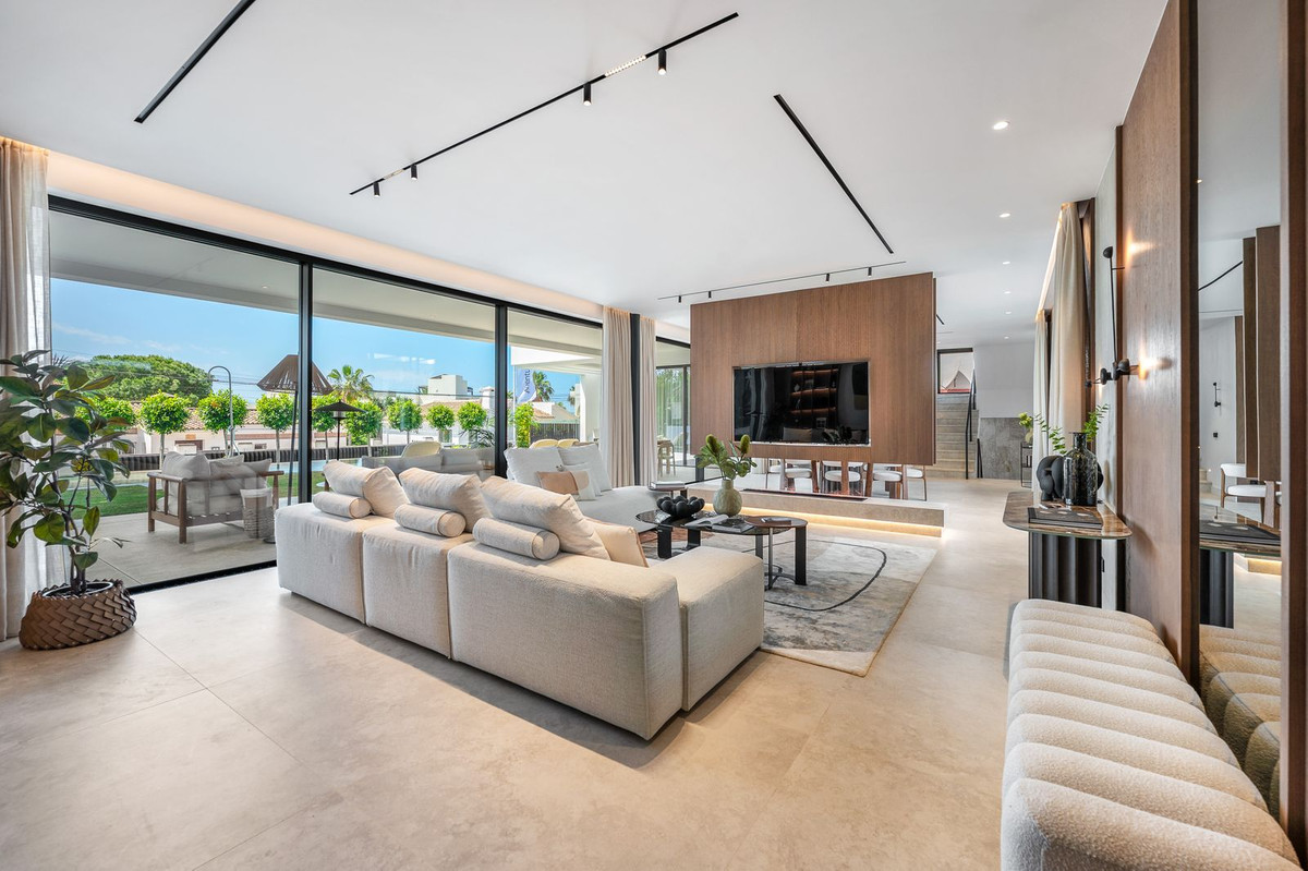 6 Bed, 8 Bath - Villa for Sale in Marbesa, Marbella