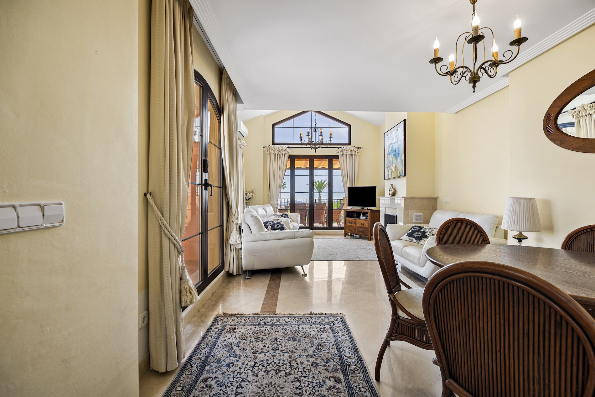 Ático de 3 Dormitorios en venta en Los Arqueros, Benahavís