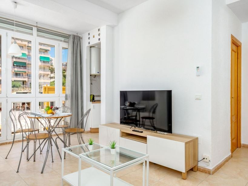 Piso de 2 Dormitorios en venta en Arroyo de la Miel, Benalmádena