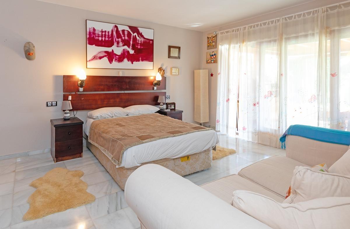 Casa de 7 Dormitorios y 6 Baños en venta en Nueva Andalucía, Marbella