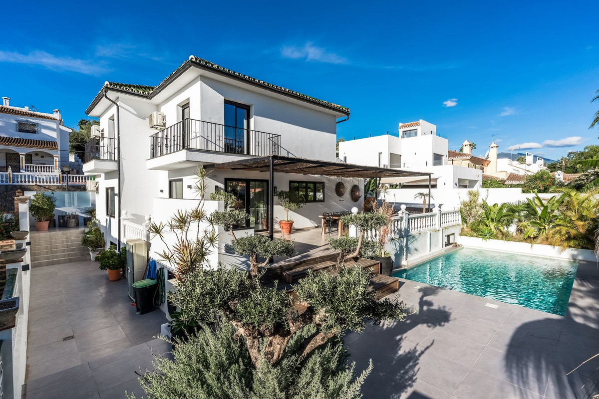 Casa de 5 Dormitorios en venta en Nueva Andalucía, Marbella