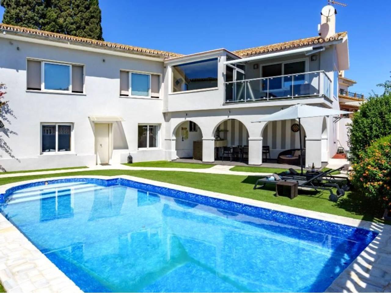 Casa Adosada de 3 Dormitorios y 2 Baños en venta en El Pinillo, Torremolinos