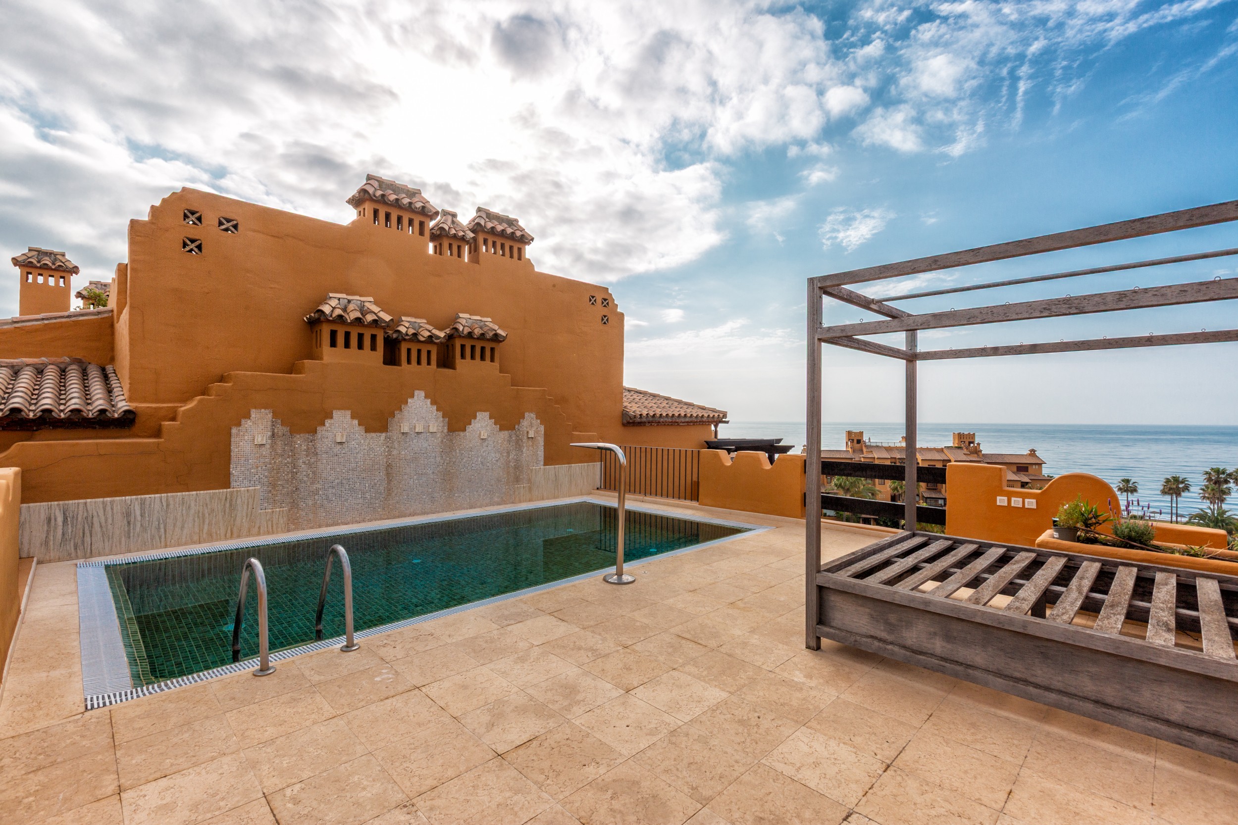 Ático de 4 Dormitorios y 4 Baños en alquiler vacacional en Nueva Milla de Oro, Estepona
