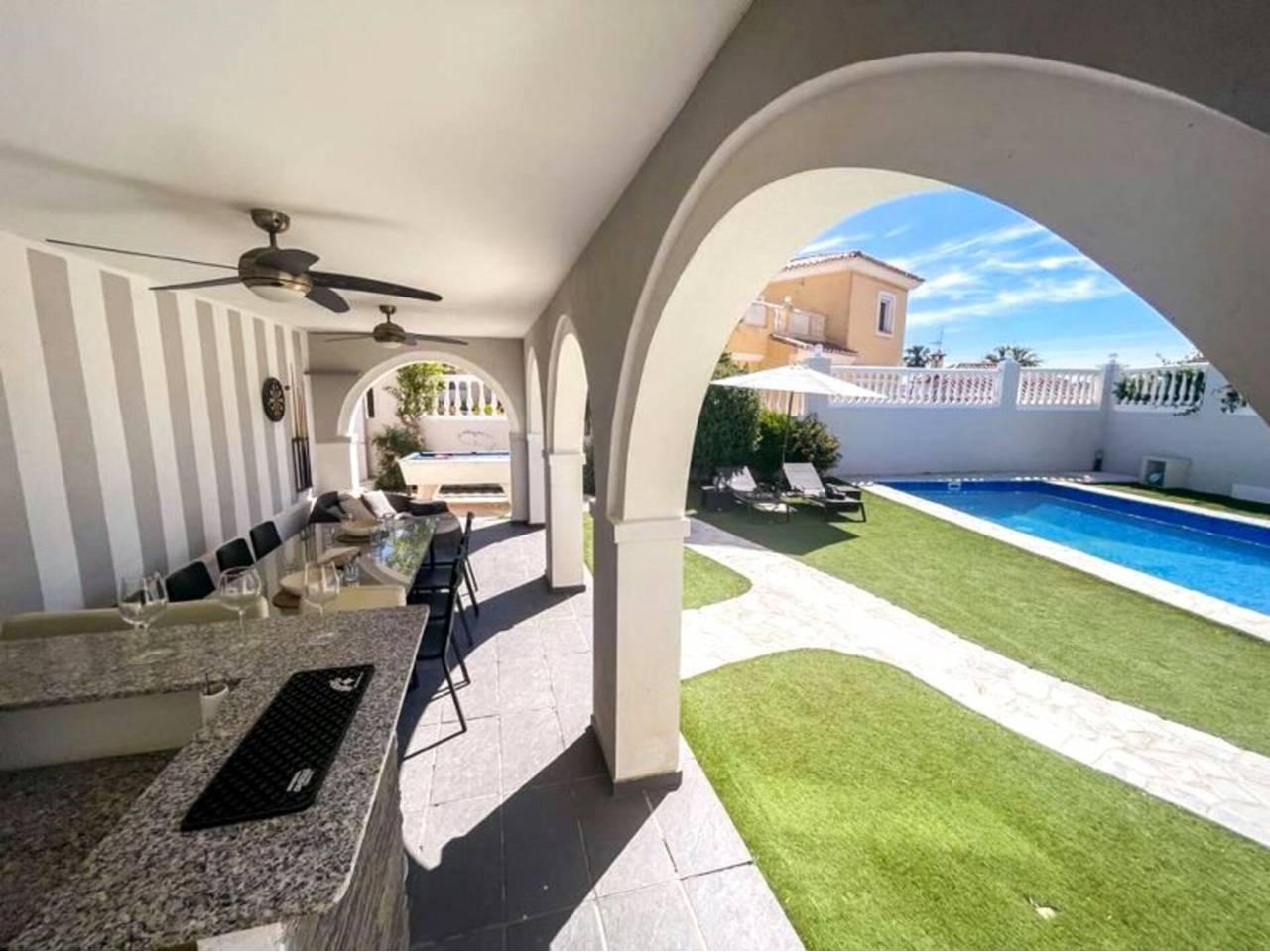 Casa Adosada de 3 Dormitorios y 2 Baños en venta en El Pinillo, Torremolinos