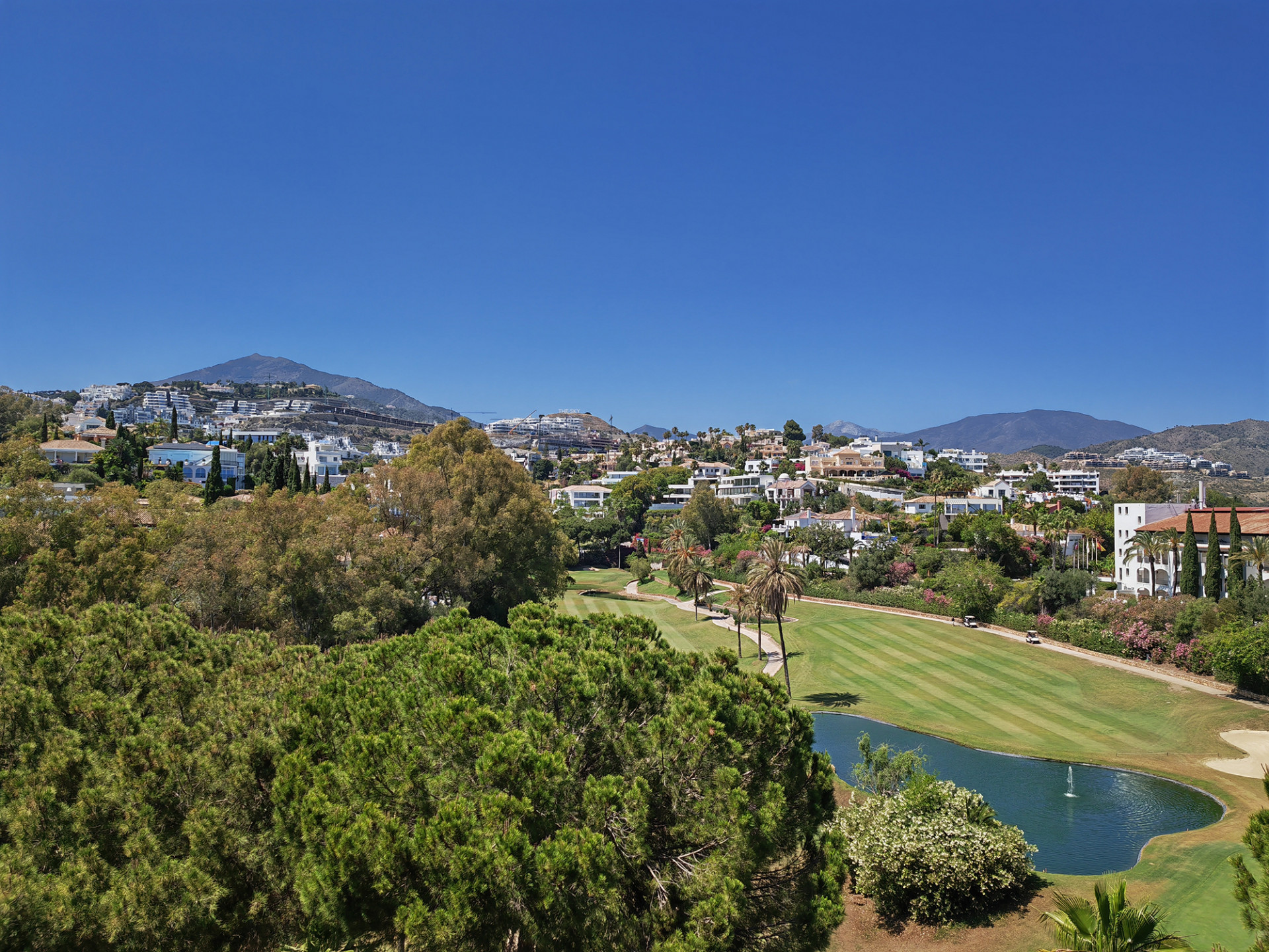 4 Bed - Townhouse for Sale in La Quinta, Benahavis
