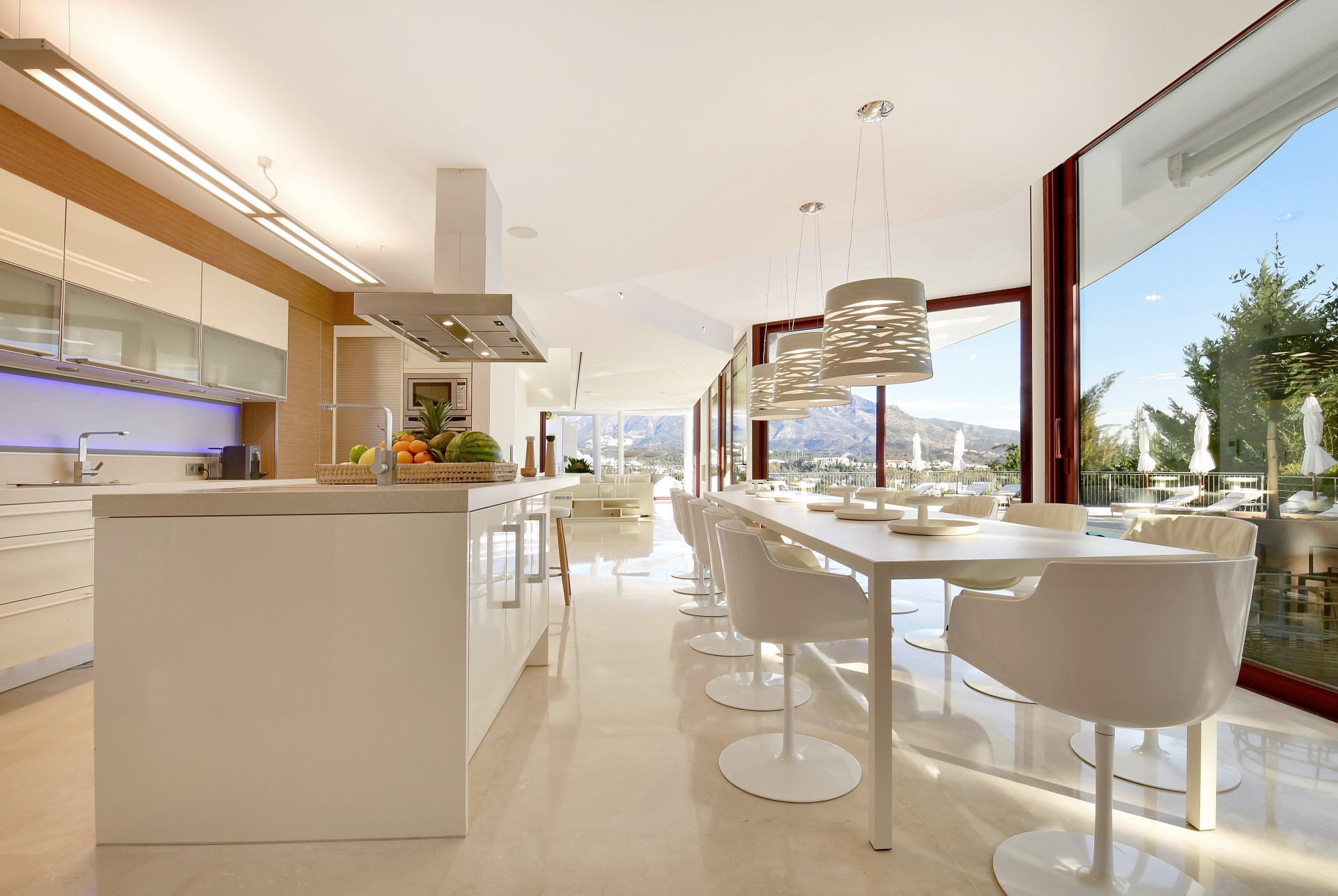 Casa de 7 Dormitorios y 6 Baños en venta en Nueva Andalucía, Marbella