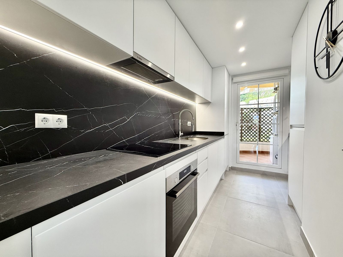 2 спални, 2 бани - Апартамент за продажба в Nueva Andalucia, Marbella