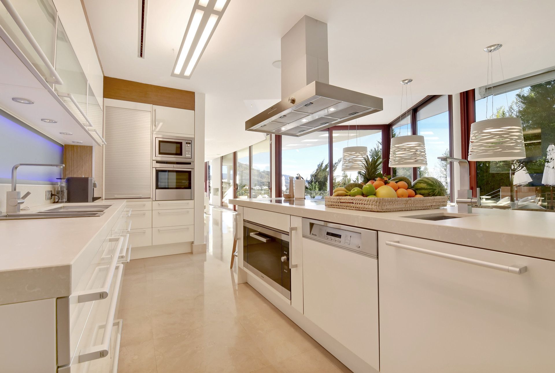 Casa de 7 Dormitorios y 6 Baños en venta en Nueva Andalucía, Marbella