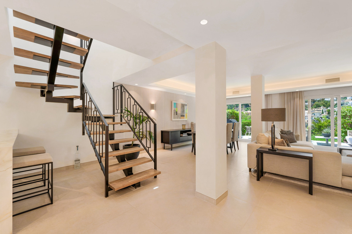 Casa Adosada de 3 Dormitorios en venta en La Quinta, Benahavís