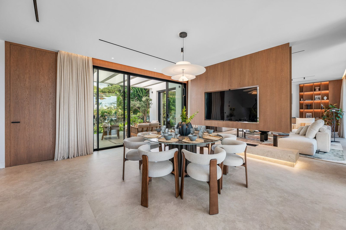 6 Bed, 8 Bath - Villa for Sale in Marbesa, Marbella