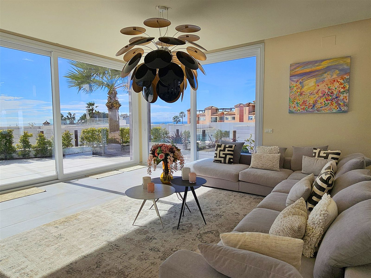 Casa de 5 Dormitorios y 5 Baños en venta en Riviera del Sol, Mijas