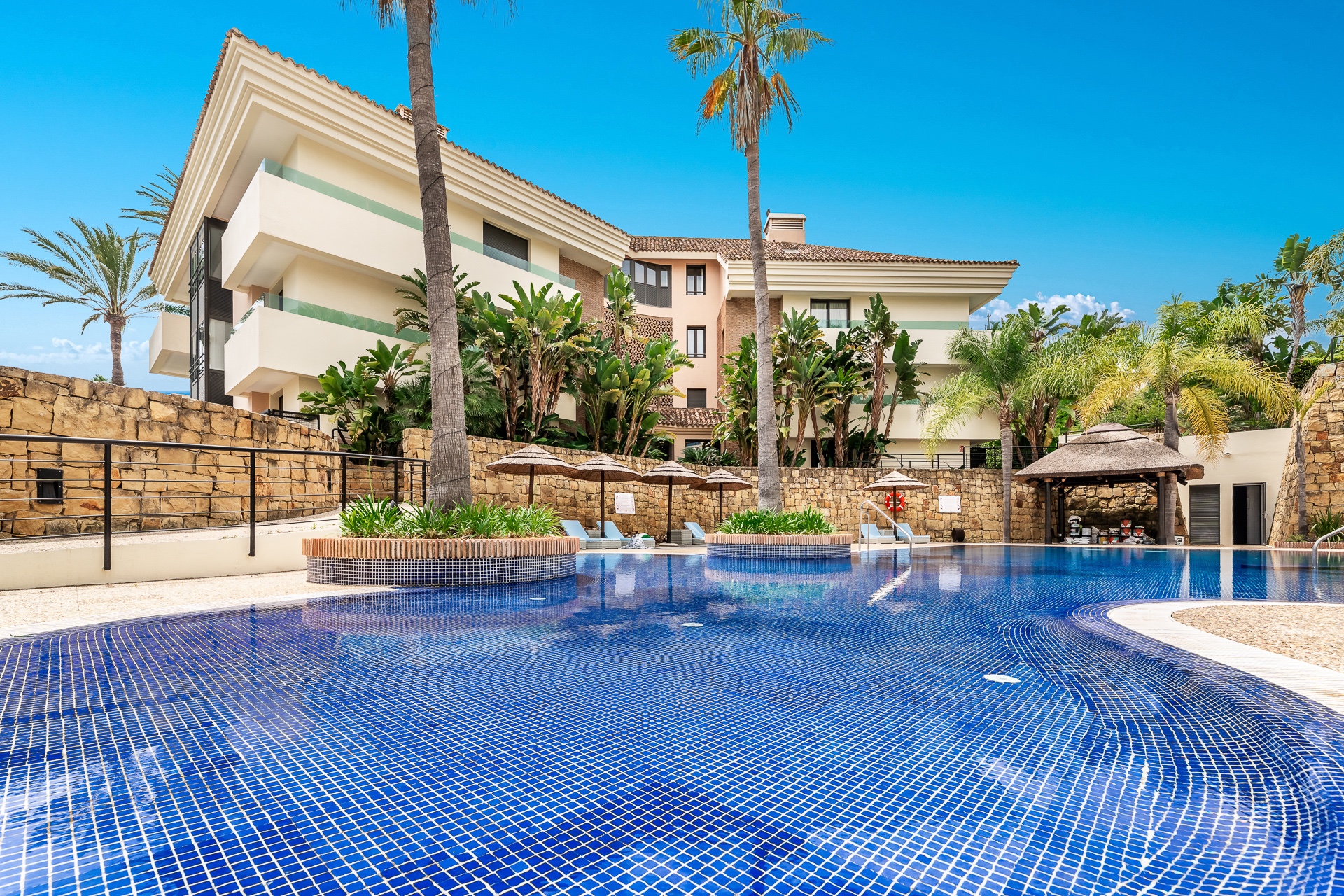 3 спални, 3 бани - Апартамент за продажба в Los Monteros, Marbella
