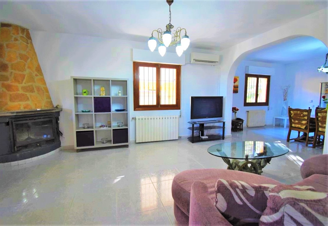 Casa de 6 Dormitorios y 3 Baños en venta en Orihuela Costa