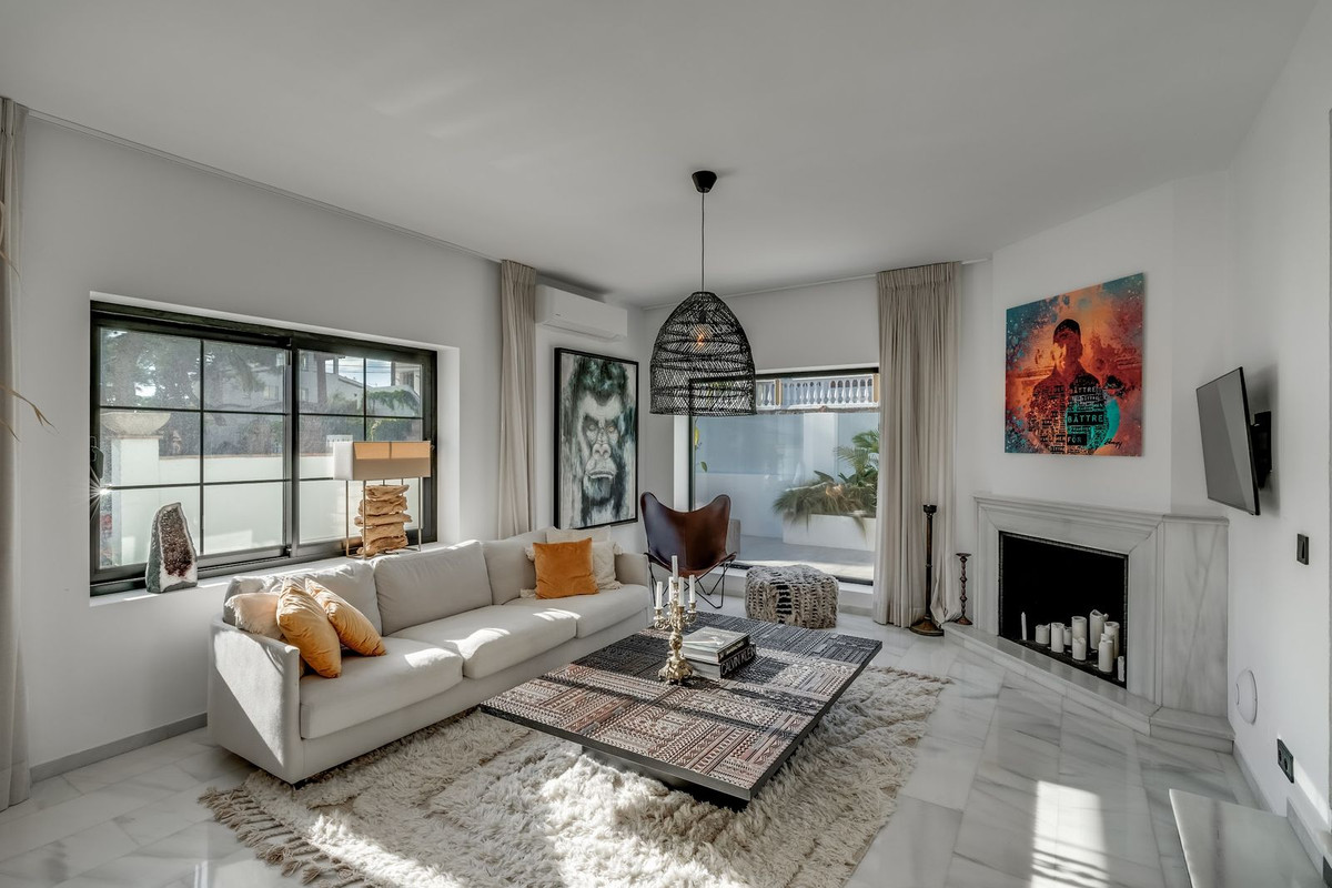 Casa de 5 Dormitorios en venta en Nueva Andalucía, Marbella