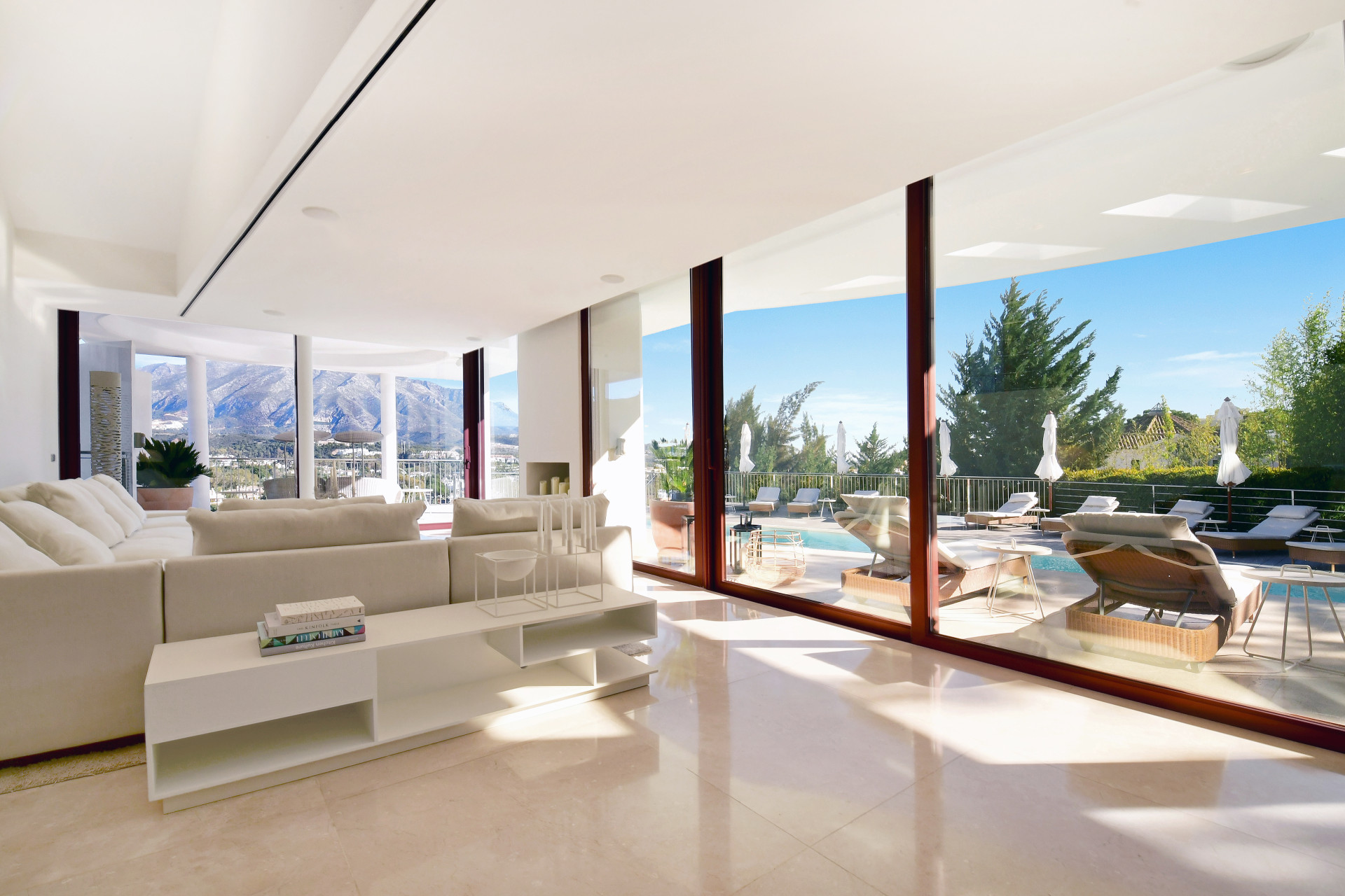Casa de 7 Dormitorios y 6 Baños en venta en Nueva Andalucía, Marbella