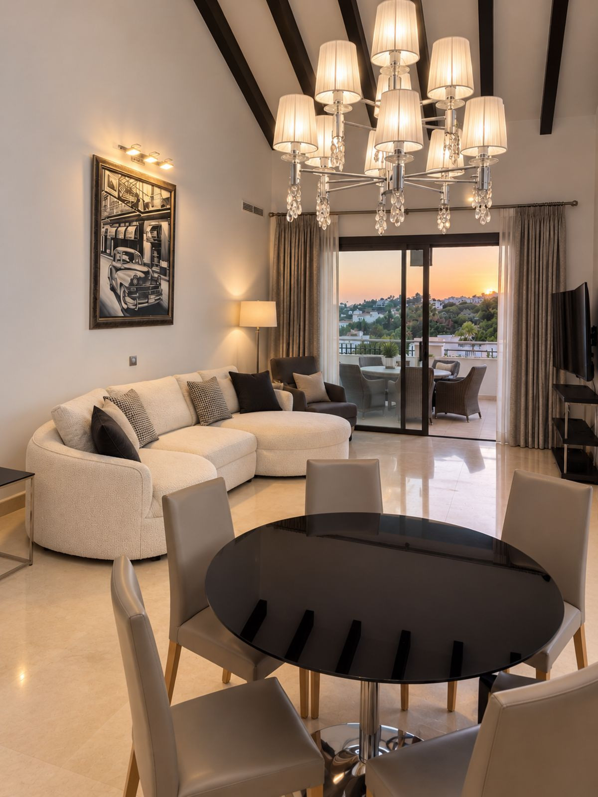 Ático de 3 Dormitorios y 4 Baños en alquiler en Benahavís