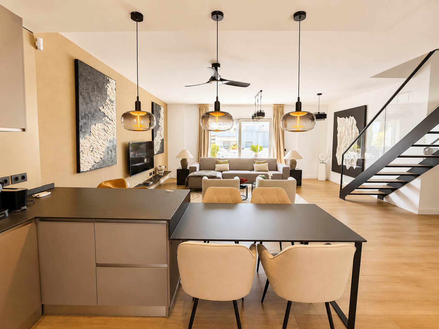 Ático de 4 Dormitorios y 3 Baños en venta en Milla de Oro, Marbella