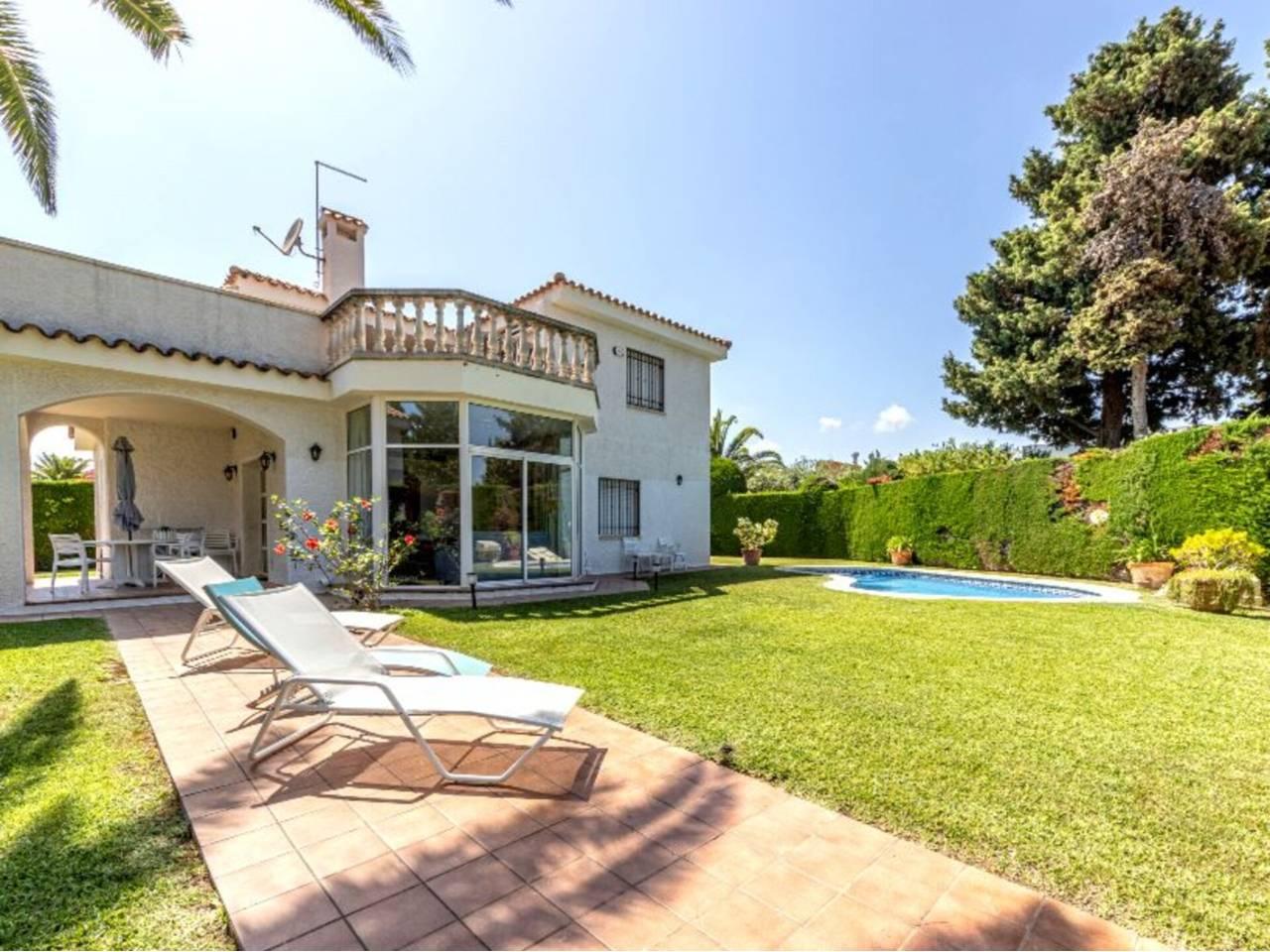 Casa Adosada de 2 Dormitorios y 2 Baños en venta en Cambrils
