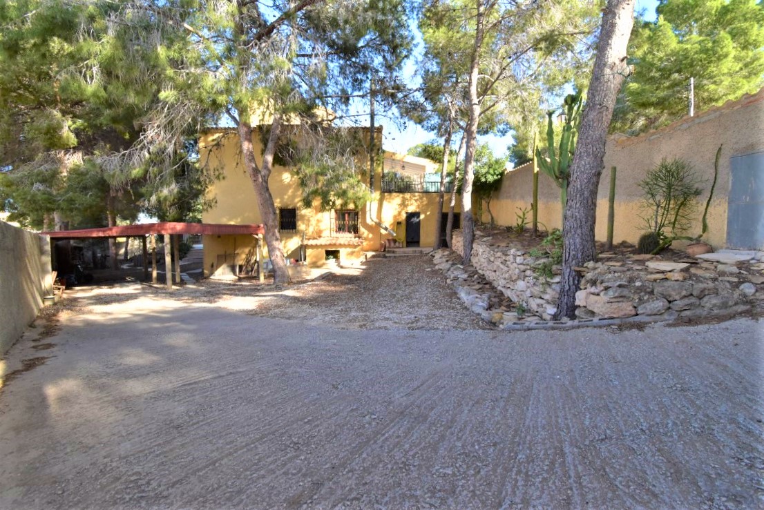 Casa de 6 Dormitorios y 3 Baños en venta en Orihuela Costa