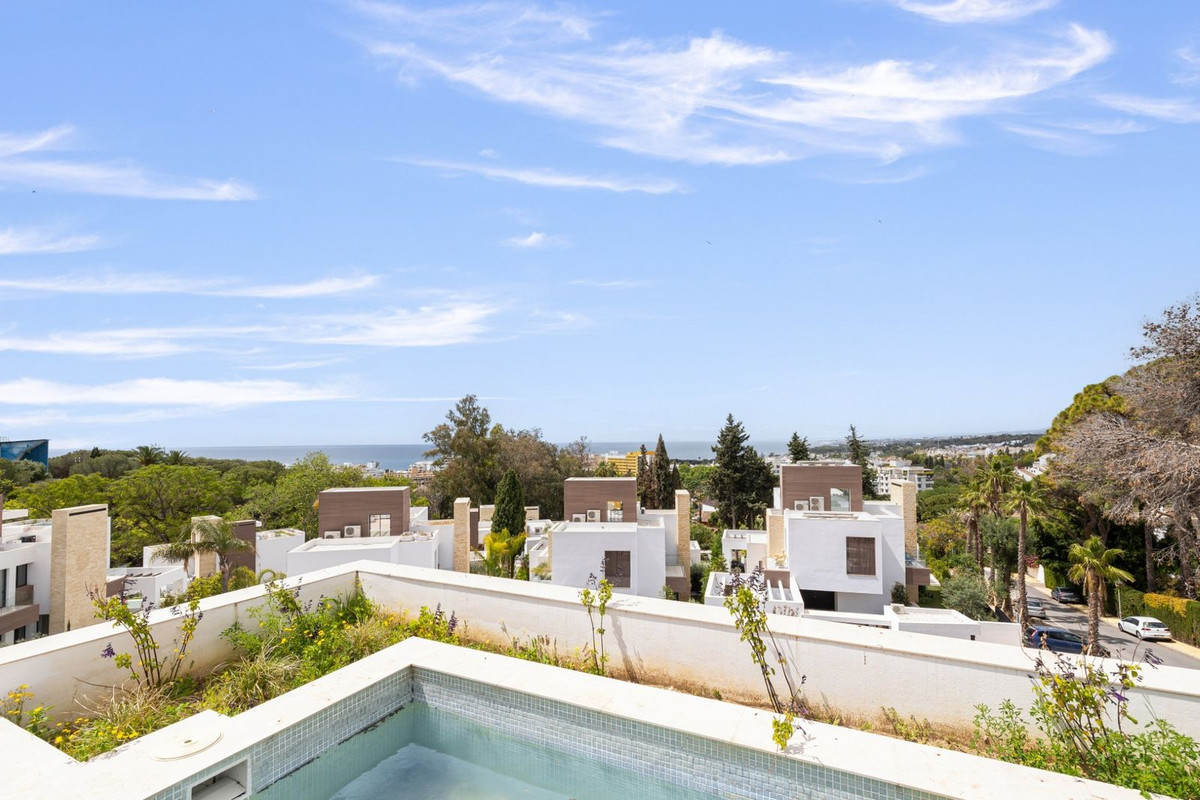 Casa de 4 Dormitorios y 5 Baños en venta en Milla de Oro, Marbella