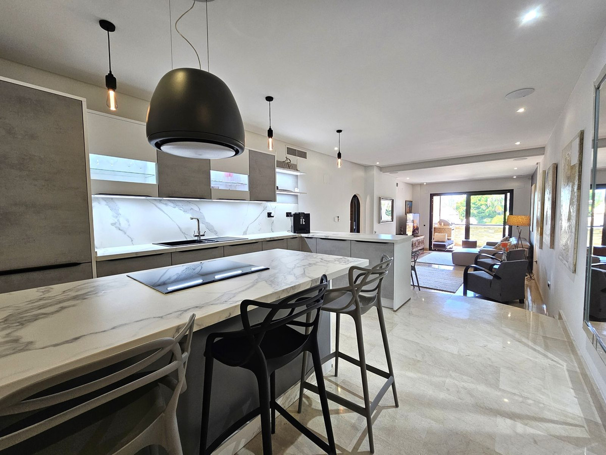 Piso de 3 Dormitorios y 2 Baños en venta en Puerto Banús